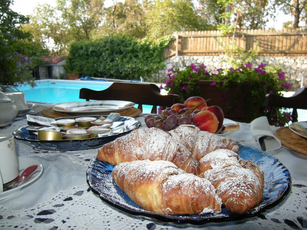 B&B Pane & Tulipani Дуино Екстериор снимка